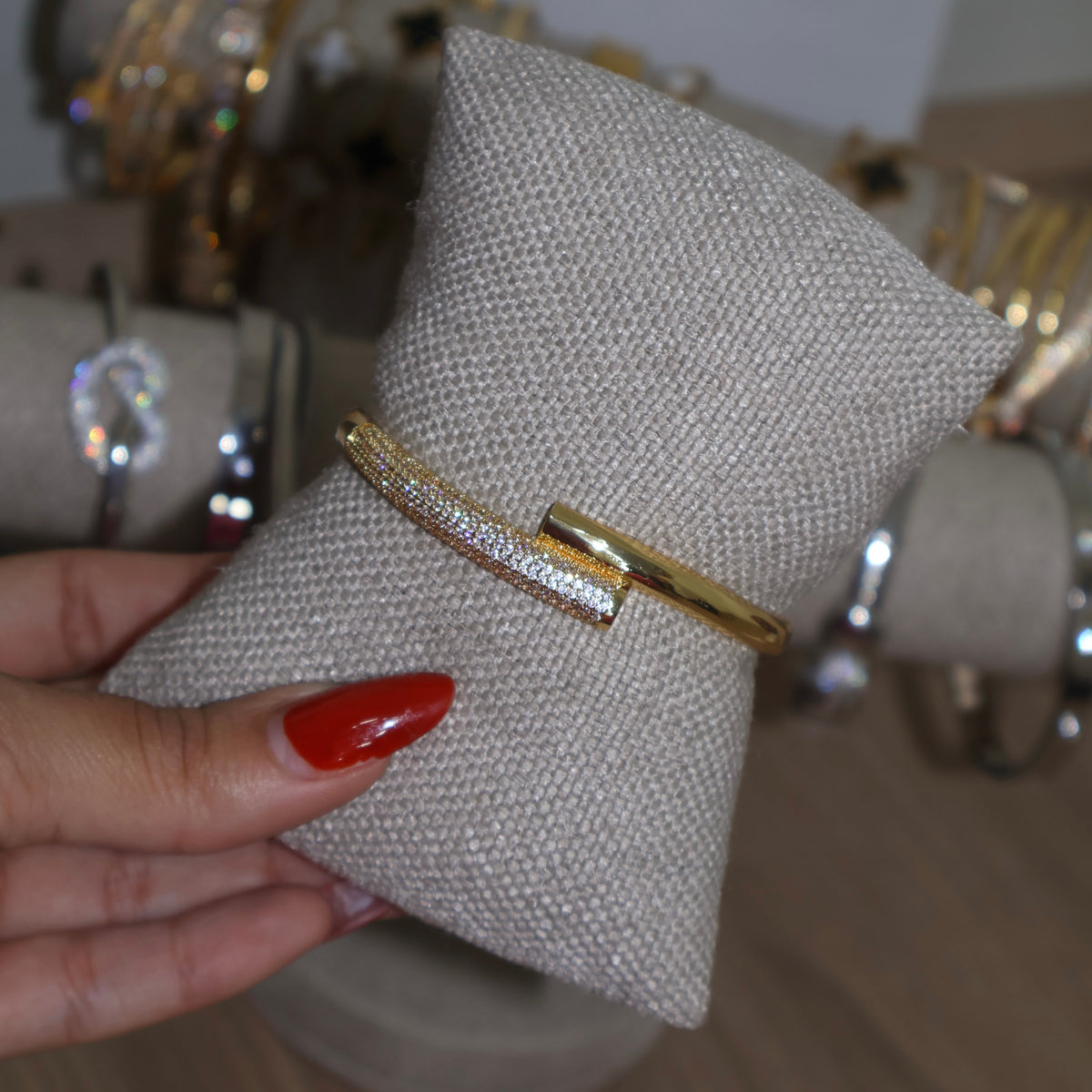 BRACELETE CRAVEJADO