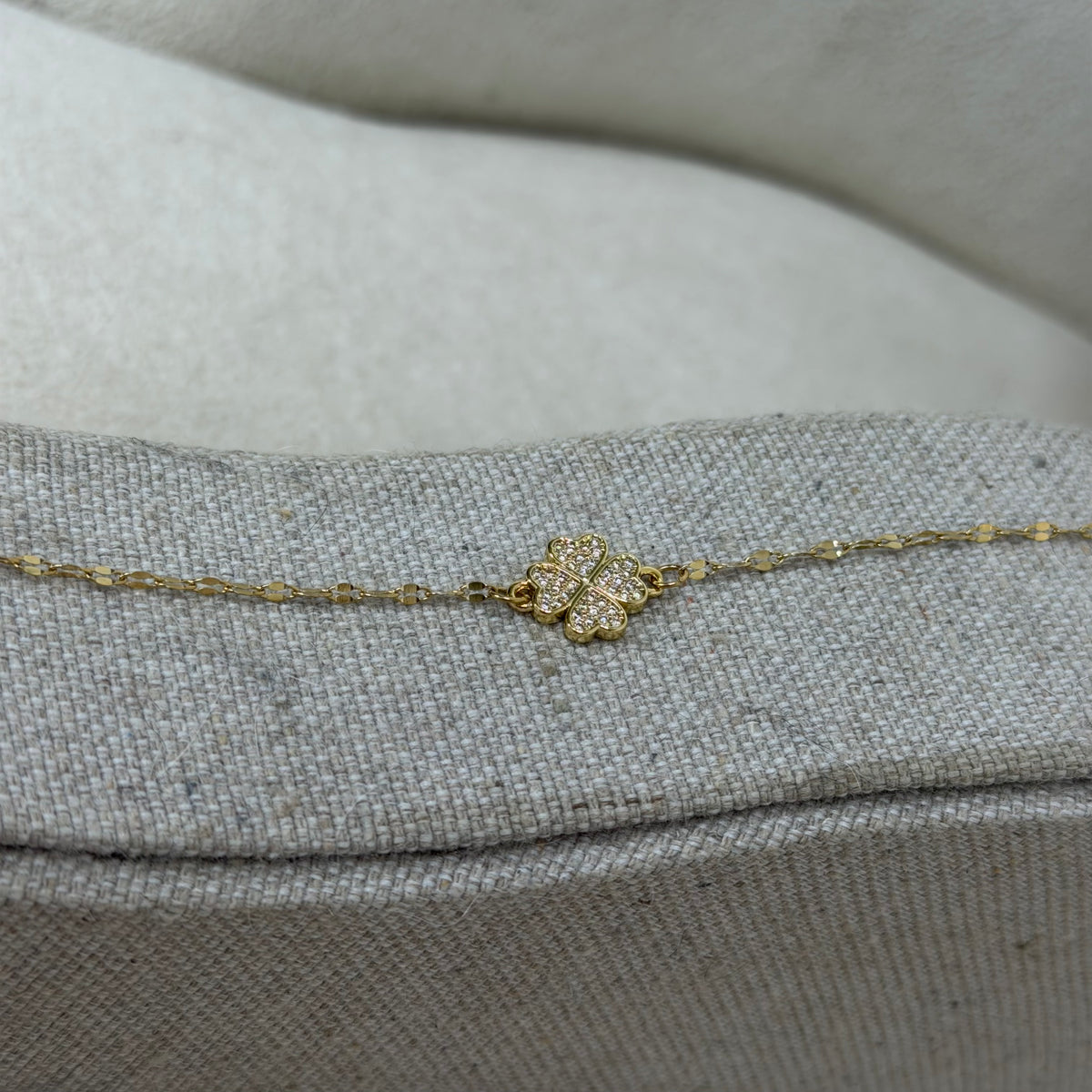 PULSEIRA TREVO CRAVEJADO