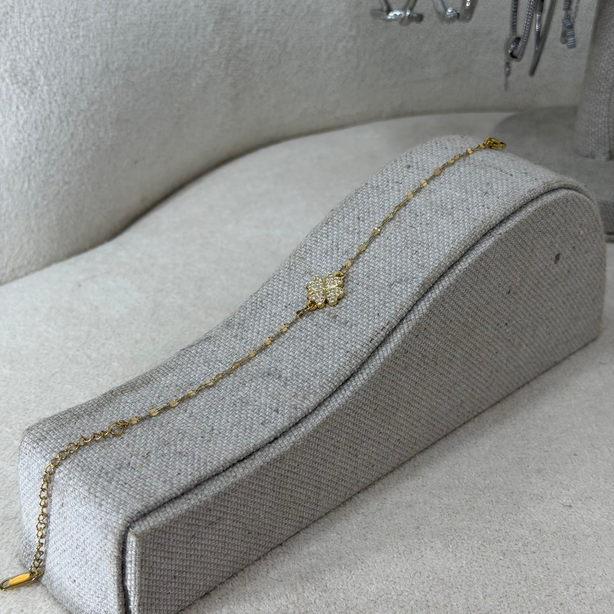 PULSEIRA TREVO CRAVEJADO