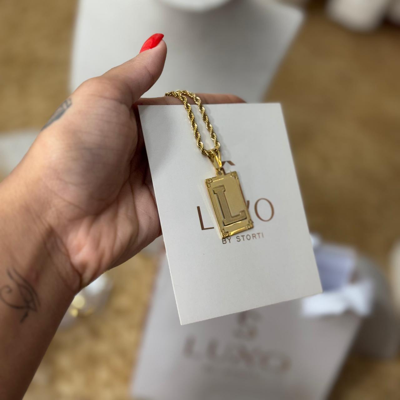 COLAR MEDALHA INICIAL