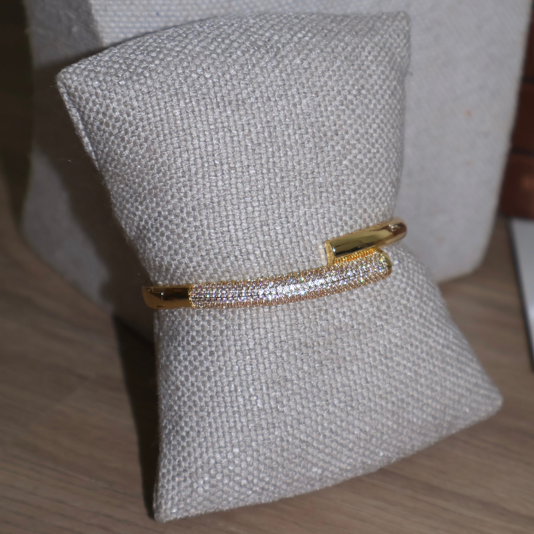 BRACELETE CRAVEJADO