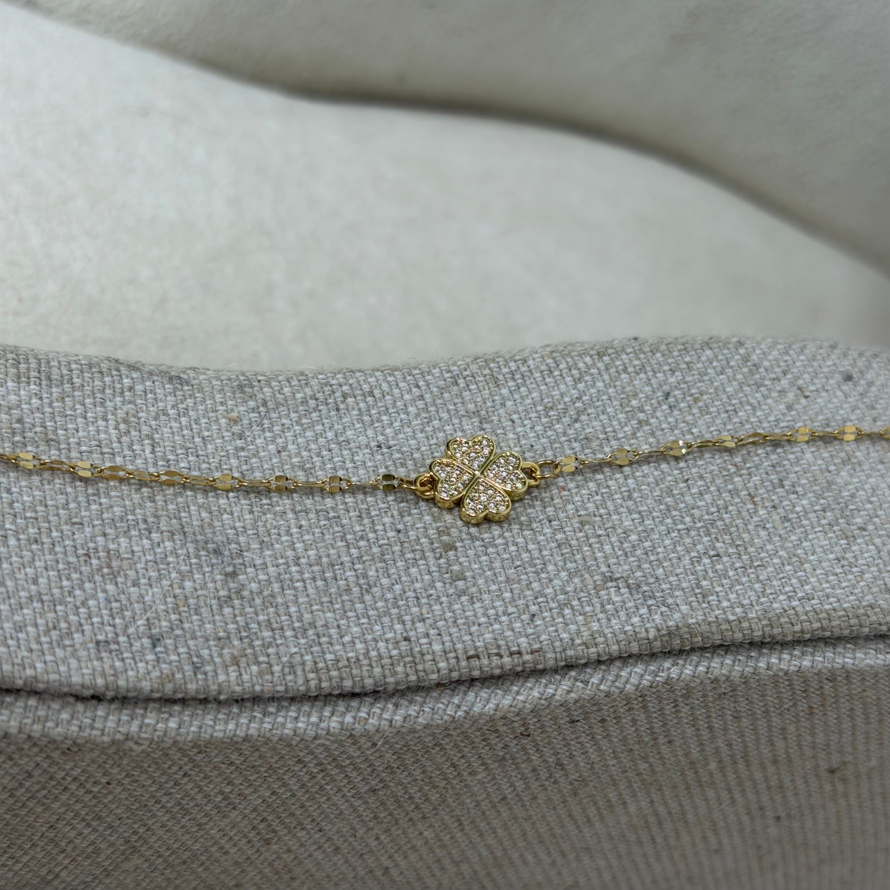 PULSEIRA TREVO CRAVEJADO